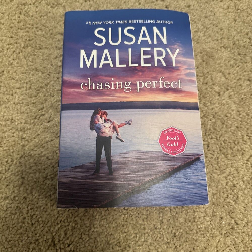 Chasing Perfect: A Romantic Comedy About a- Susan Mallery, 1335080813, paperback
